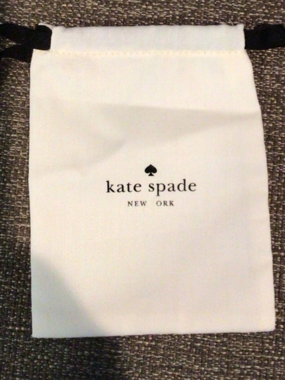 KATE SPADE WHITE DUSTBAG WITH DRAWSTRING 6" X 4 1/2" BRAND NEW
